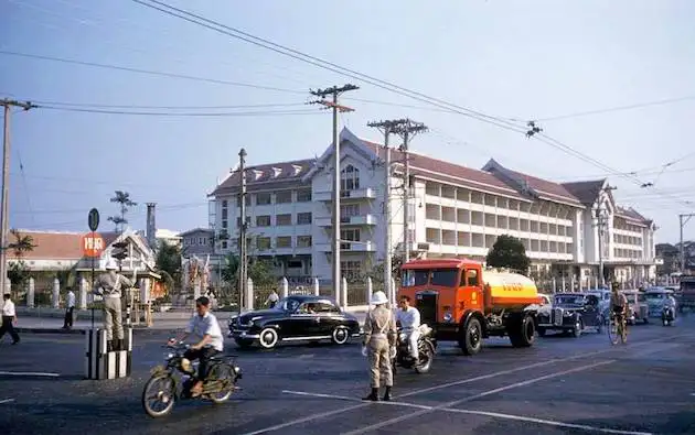 1965年のエラワンホテルとエラワンの祠