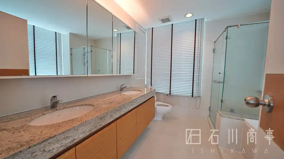 baan-jamjuree-masterbathroom