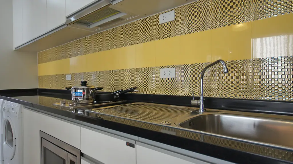 【タイのアパート探しのTIPS】意外と盲点な「コンセントの位置」 2 キッチン