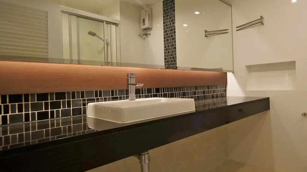 【タイのアパート探しのTIPS】意外と盲点な「コンセントの位置」 5 outlet washbasin