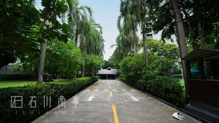 Phirom Garden Residence, Entrance