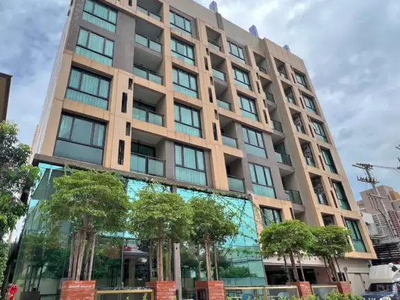 Ramada by Wyndham Bangkok Ten Ekamai - exterior