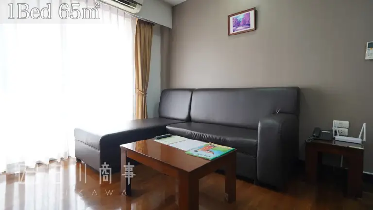 j-town sriracha, 1bed