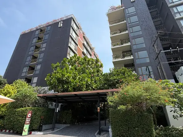 balcony courtyard