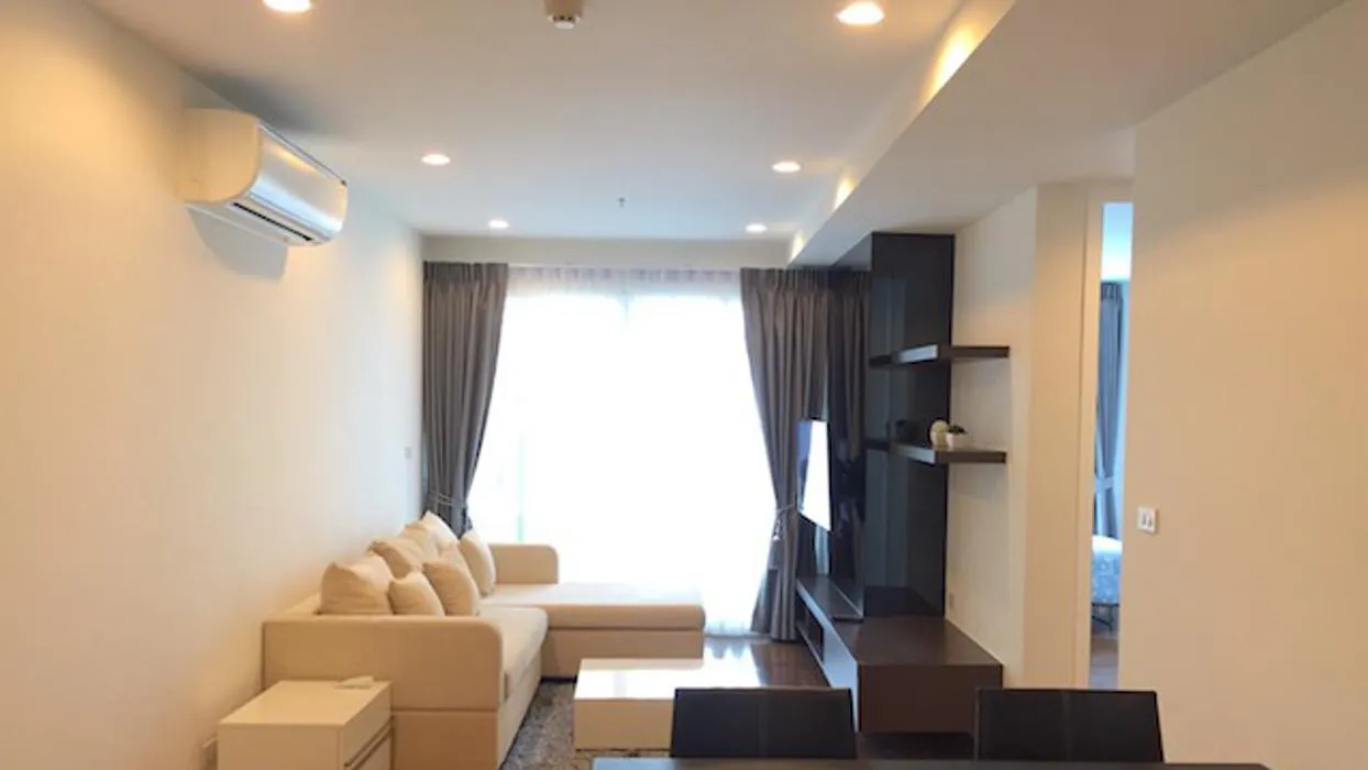 15 Sukhumvit Residence