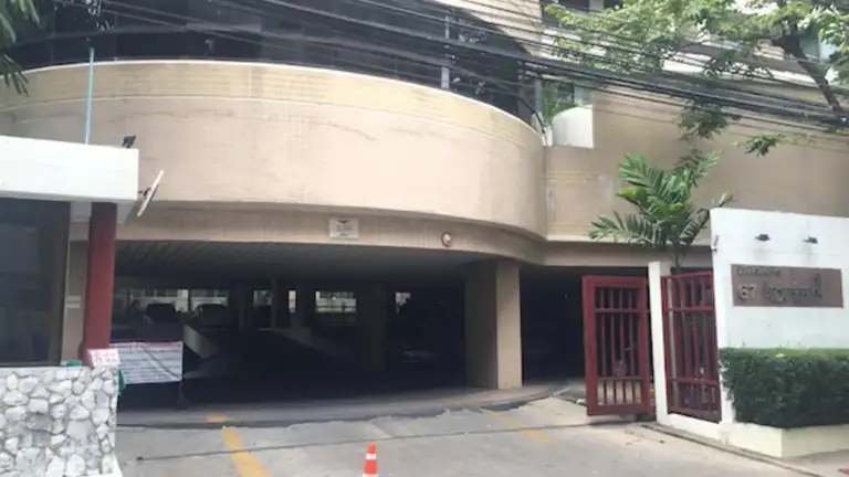 Baan Ploenchit