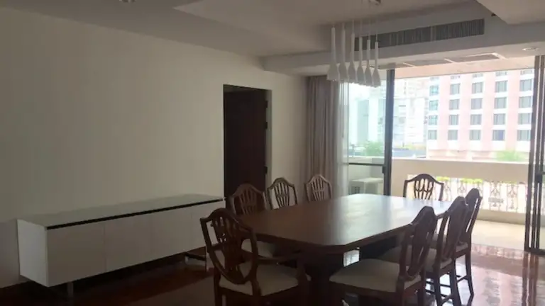 Dera Mansion