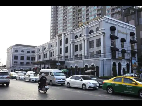 Metropole The Crest Collection