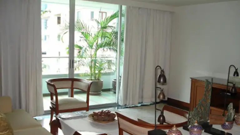 Suan Phinit Executive Apartment