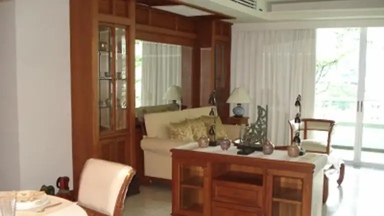 Suan Phinit Executive Apartment