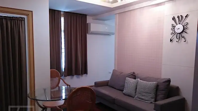 Suthon Place