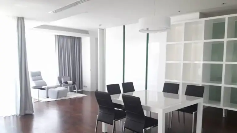 Tonson Court
