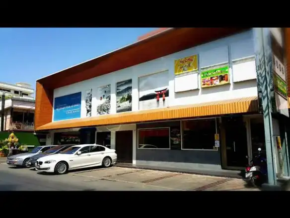 UR Thonglor - Exterior