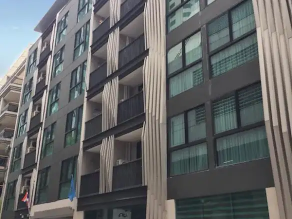 Upper Suites Sukhumvit 25 - exterior