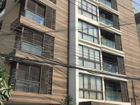 Xvi The Sixteen - exterior